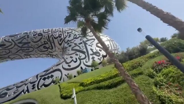 An unforgettable journey at the Museum of the Future! So grateful to have @chrishemsworth exploring Dubai's futuristic wonders. #VisitDubai #ChrisHemsworth #DubaiAdventures